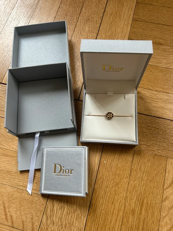 1739978665 photo de Bracelet Rose des Vents Dior