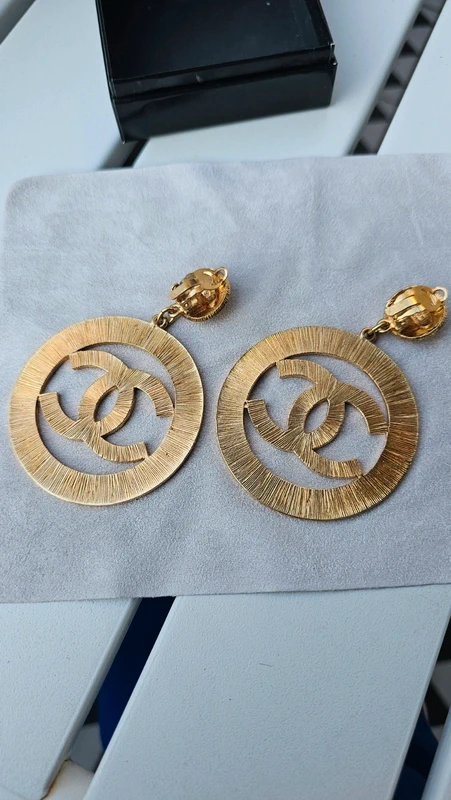 photo de Boucles d’Oreilles Chanel Logo CC en Or