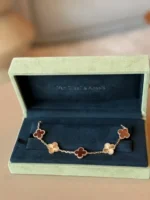 photo de VAN CLEEF & ARPELS Vintage Alhambra Cornaline 5 motifs