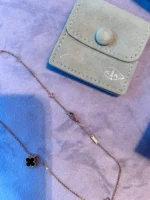 photo de Van Cleef & Arpels Alhambra Or jaune 750/1000, Cornaline