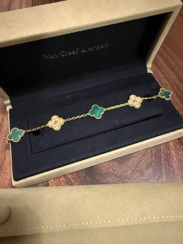 1766081219 photo de Van Cleef & Arpels Malachite Or jaune 750/1000 & Diamants