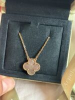 photo de Van Cleef & Arpels Or jaune 750/1000, Nacre