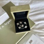 Van Cleef & Arpels Alhambra 6 motifs Or blanc Diamant - Taille : 17.5 cm