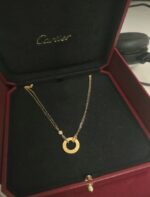 CARTIER PENDENTIF LOVE OR JAUNE 750/1000, 2 DIAMANTS – Image 4