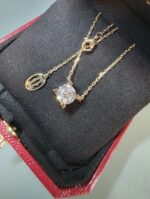 COLLIER PENDENTIF C DE CARTIER, DIAMANT TAILLE BRILLANT OR JAUNE 750/1000 – Image 3
