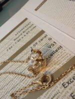 COLLIER PENDENTIF C DE CARTIER, DIAMANT TAILLE BRILLANT OR JAUNE 750/1000 – Image 16