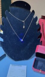 COLLIER PENDENTIF C DE CARTIER, DIAMANT TAILLE BRILLANT OR JAUNE 750/1000 – Image 7